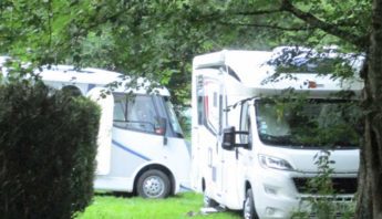 Emplacement Camping car au camping de l'Isle-sur-Serein